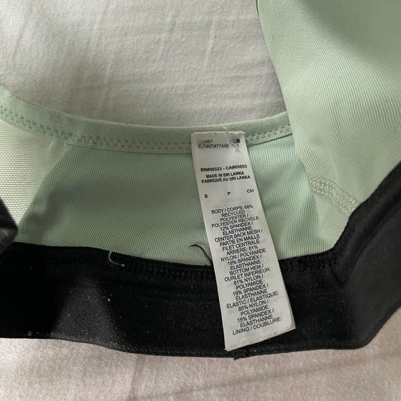 Nike sports bra! 🖤 - Picture 3 of 5